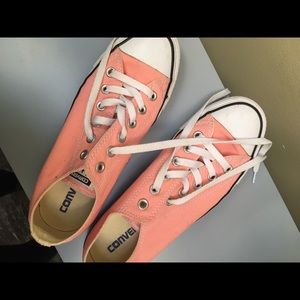 Pink converse low tops